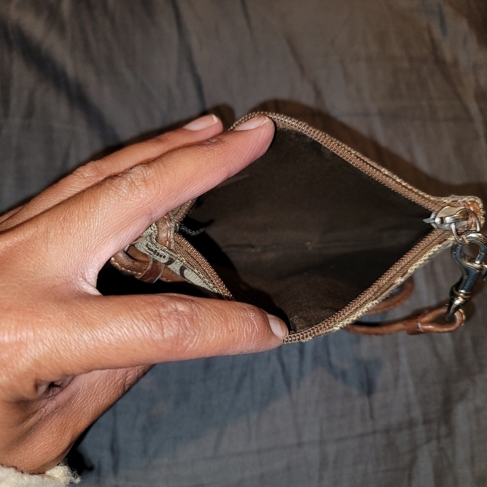 𝅺COACH Corner Zip Wristlet - Picture 4 of 9